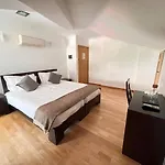 Vale Do Zêzere Hotel 2*